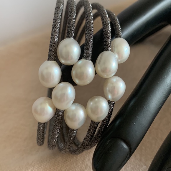 Pearl bangle bracelet - Picture 4 of 8